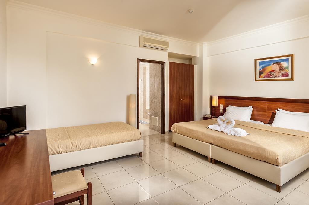 Adelais Hotel Tavronitis Buitenkant foto